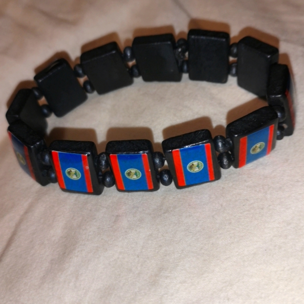❤️ Wood Stretch Belize Flag Bracelet